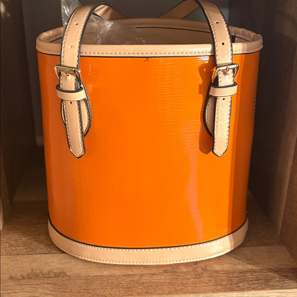 Orange 🍊 Bucket Bag W/wrislet - Picture 2 of 11